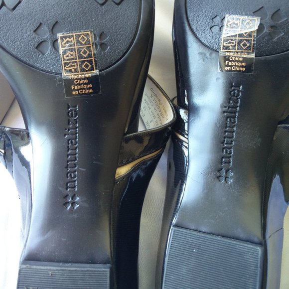 Naturalizer Black Slippers - Picture 3 of 9